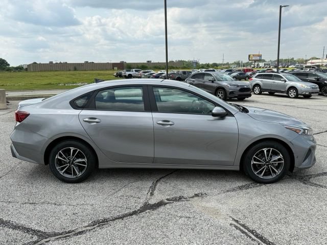 Used 2024 Kia Forte LXS w/ LXS Technology Package FWD image 8