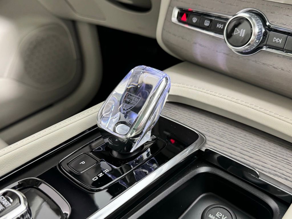 New 2025 Volvo XC90 B6 Plus w/ Protection Package Premier image 6