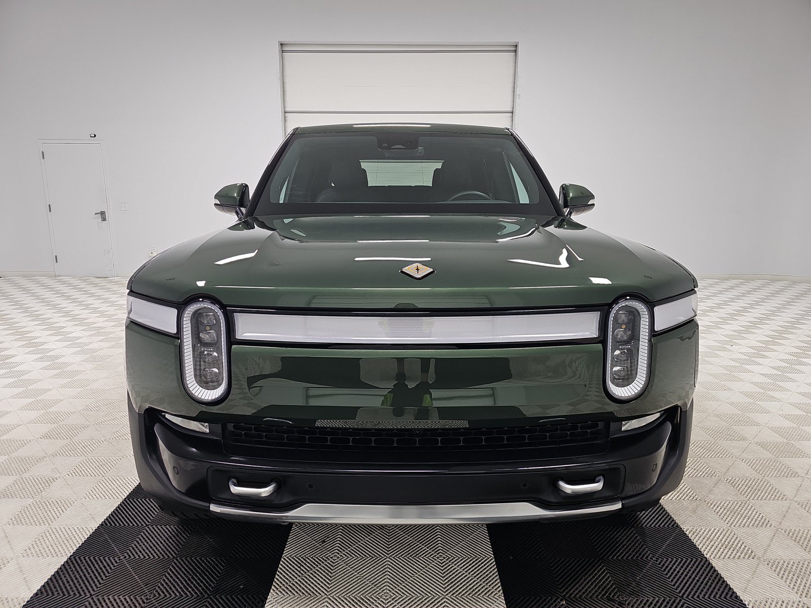 Used 2024 Rivian R1T Adventure AWD/4WD image 8