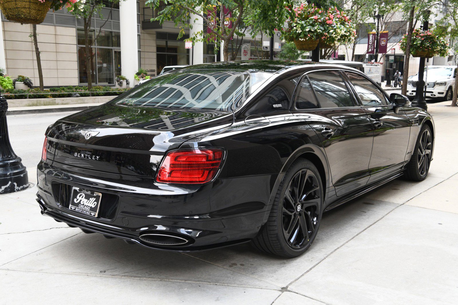 New 2025 Bentley Flying Spur Plug-In Hybrid image 6