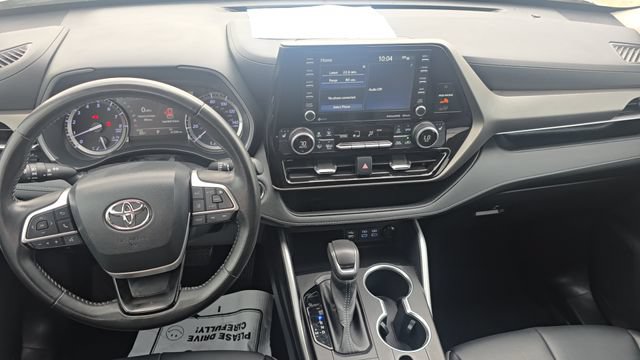 Used 2022 Toyota Highlander XLE FWD image 11