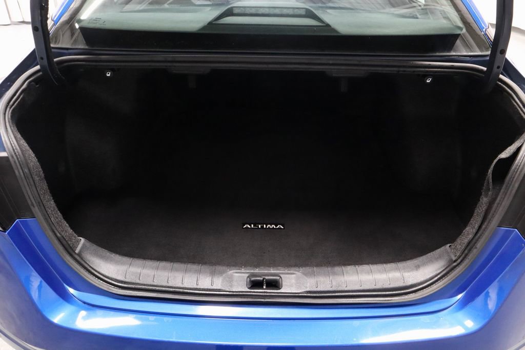 Used 2025 Nissan Altima 2.5 SV FWD image 13