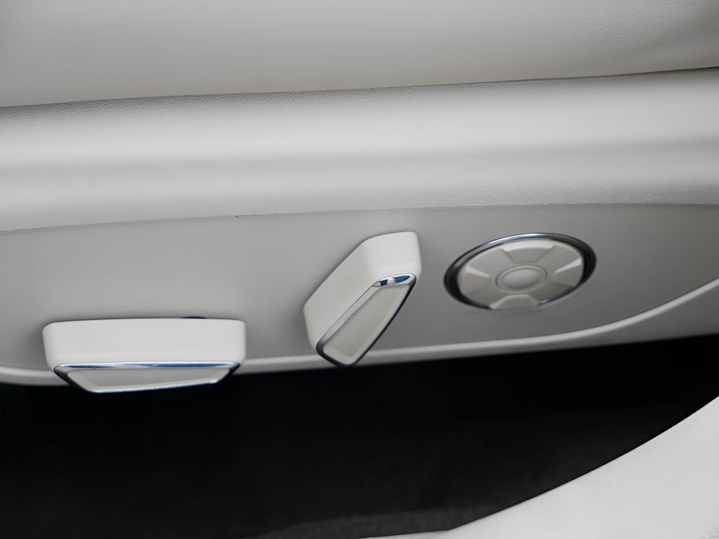 Used 2019 Lincoln MKZ Reserve w/ Luxury Package FWD image 16
