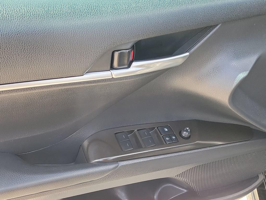 Used 2021 Toyota Camry SE FWD image 21
