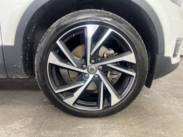 Used 2022 Volvo XC40 T5 R-Design w/ Advanced Package image 9