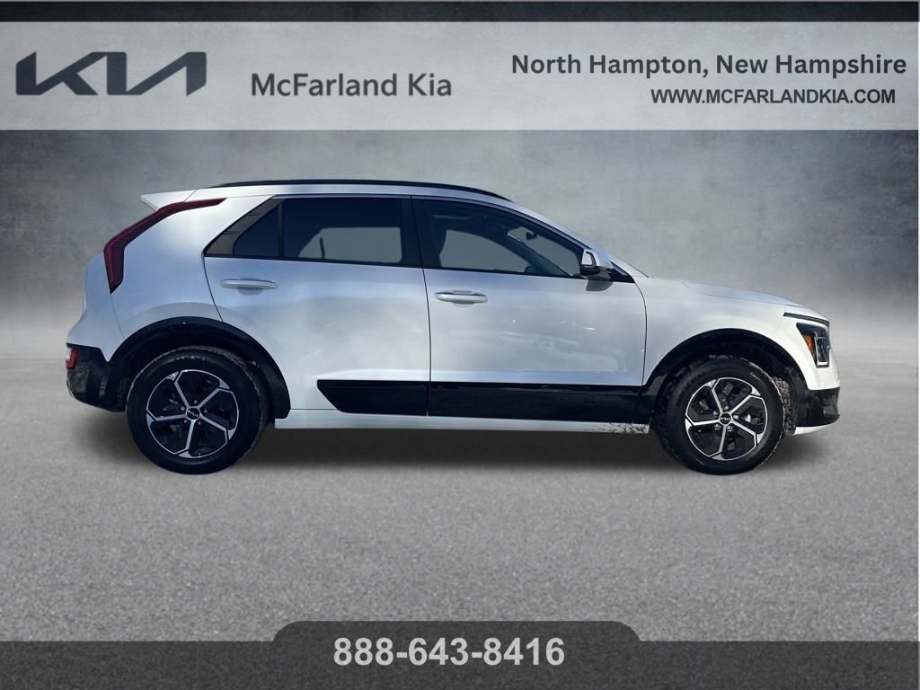 Used 2024 Kia Niro SX image 9