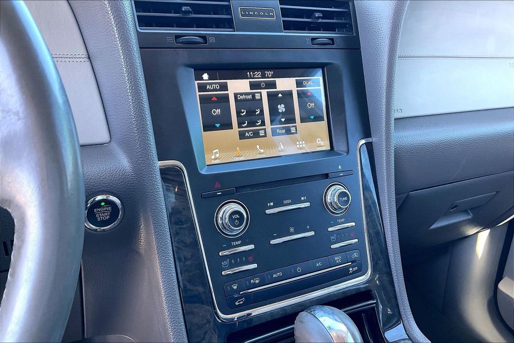 Used 2017 Lincoln Navigator Select image 25