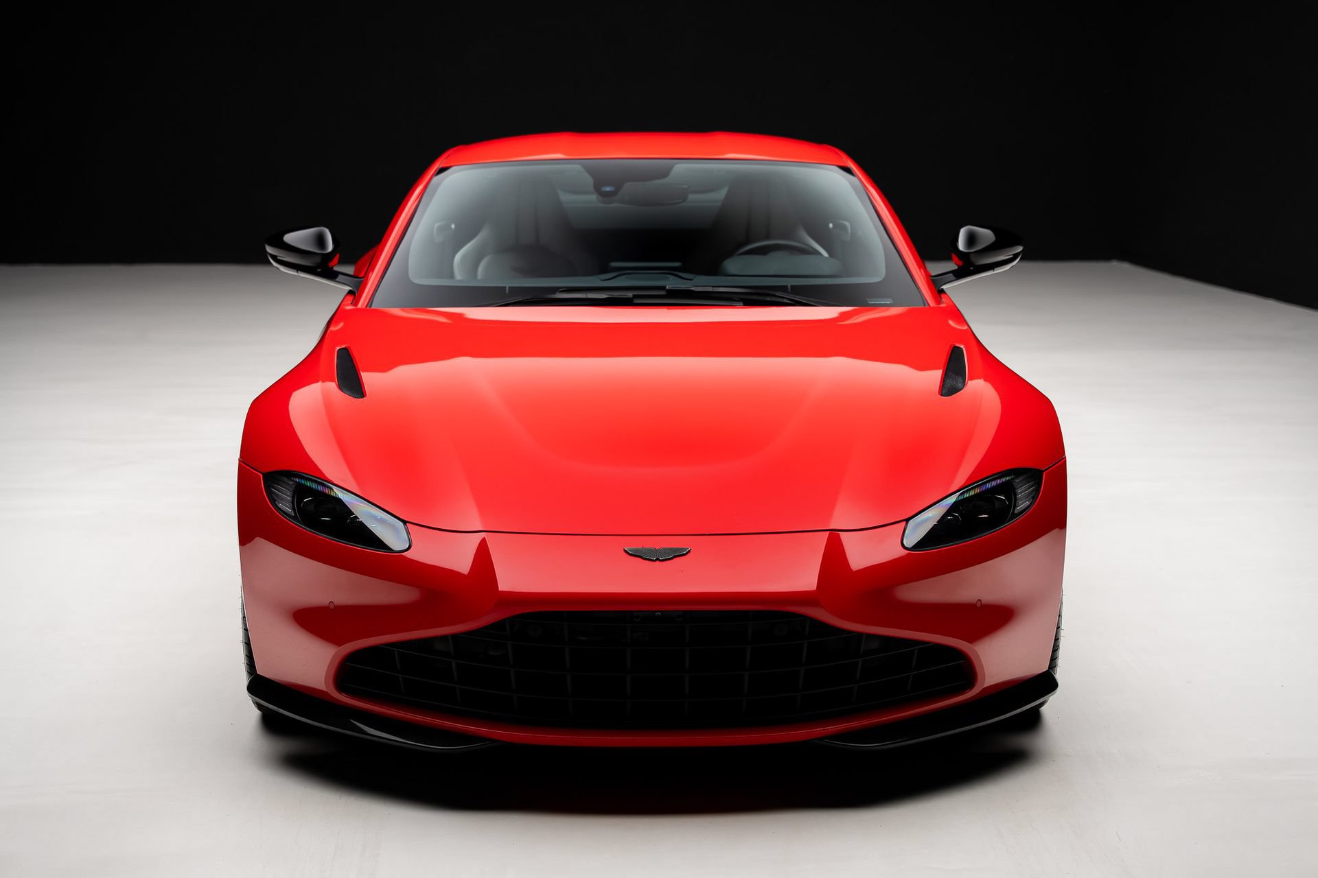 Used 2023 Aston Martin V8 Vantage Coupe RWD image 6