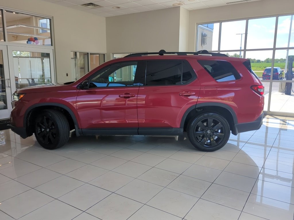 Used 2025 Honda Pilot Black Edition image 2