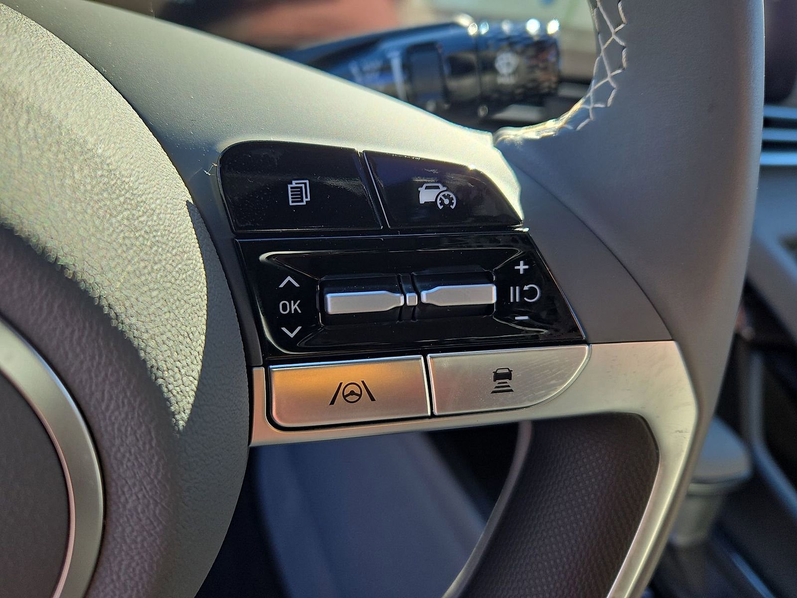 Used 2025 Hyundai Elantra SEL image 24