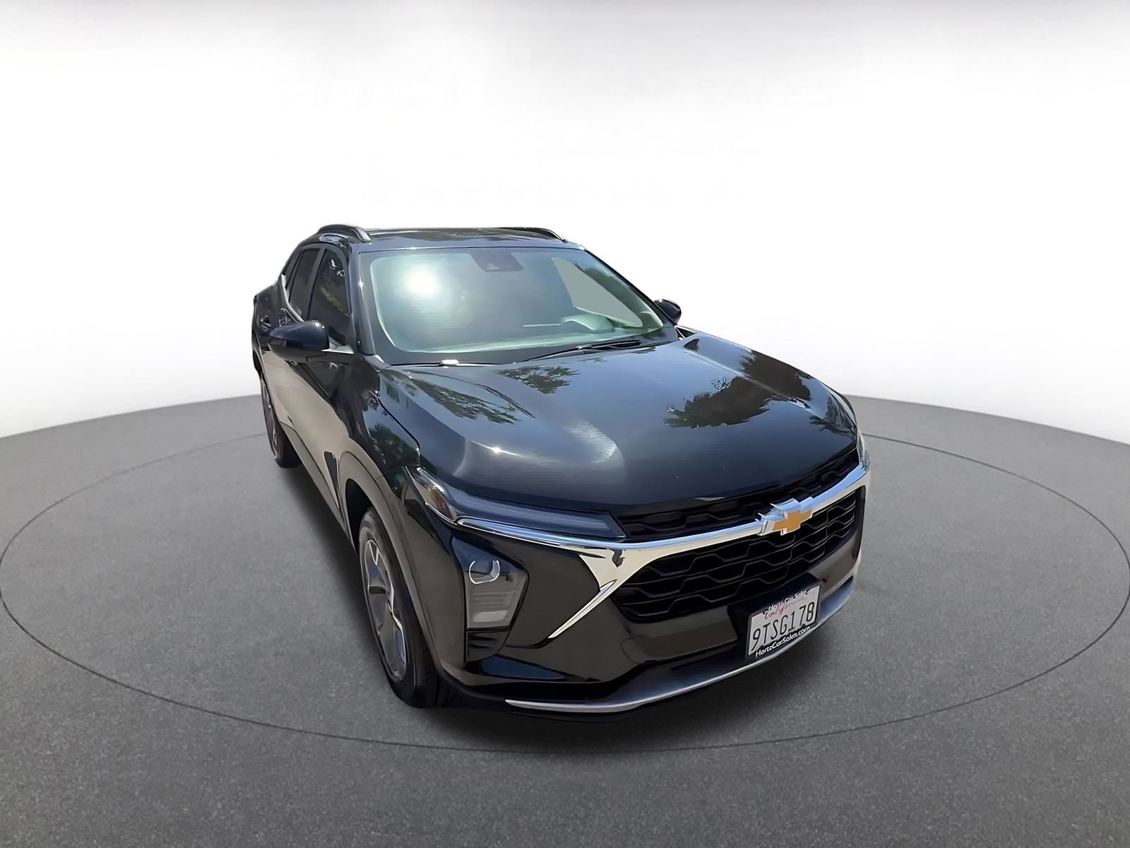 Used 2025 Chevrolet Trax LT FWD image 3