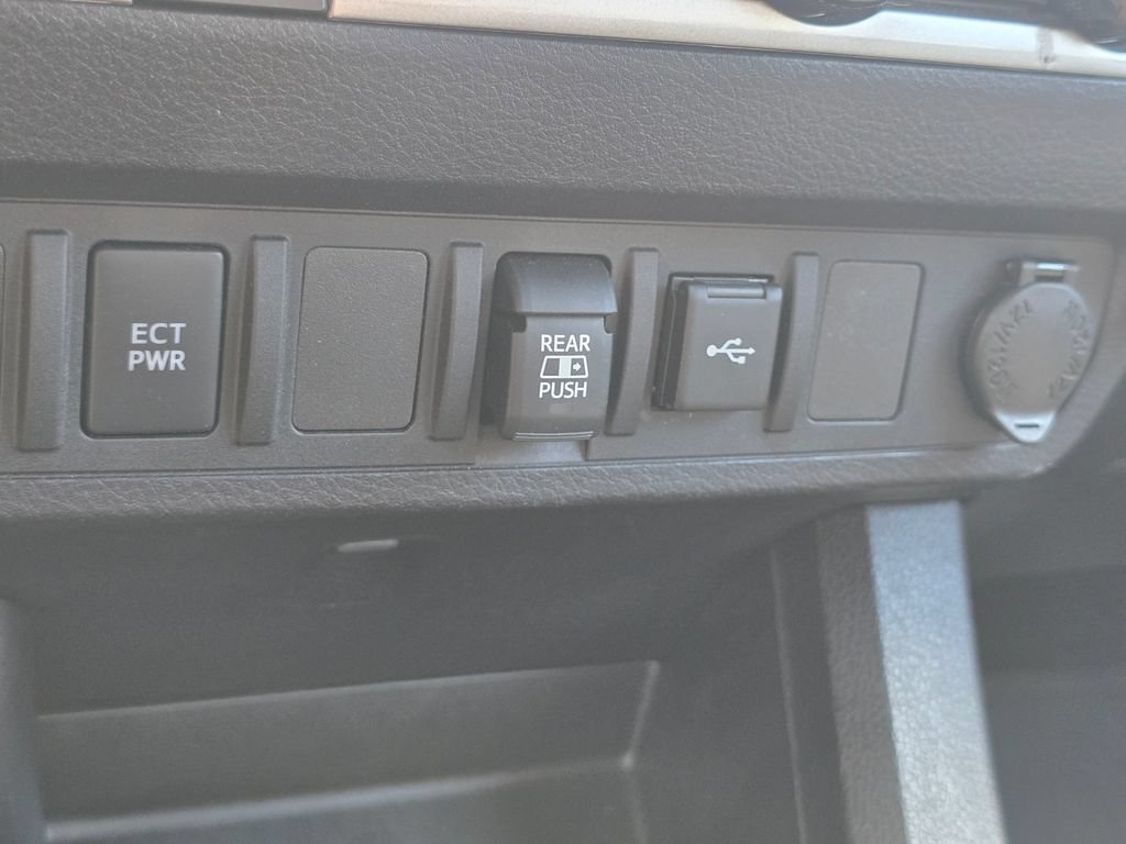 Certified 2023 Toyota Tacoma SR5 AWD/4WD image 28