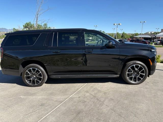 Used 2025 Chevrolet Suburban RST w/ Comfort Package AWD/4WD image 10