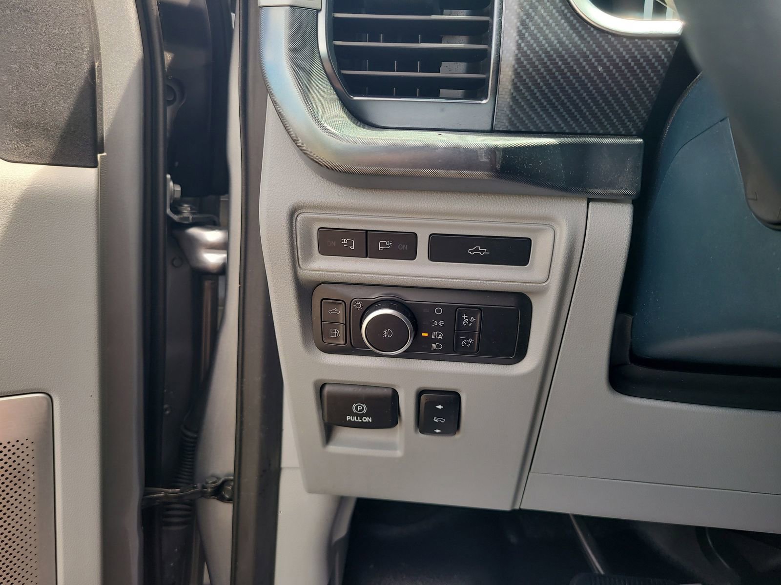 Used 2022 Ford F150 Limited AWD/4WD image 17