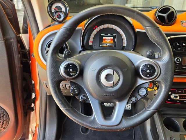 Used 2016 smart fortwo passion RWD image 13
