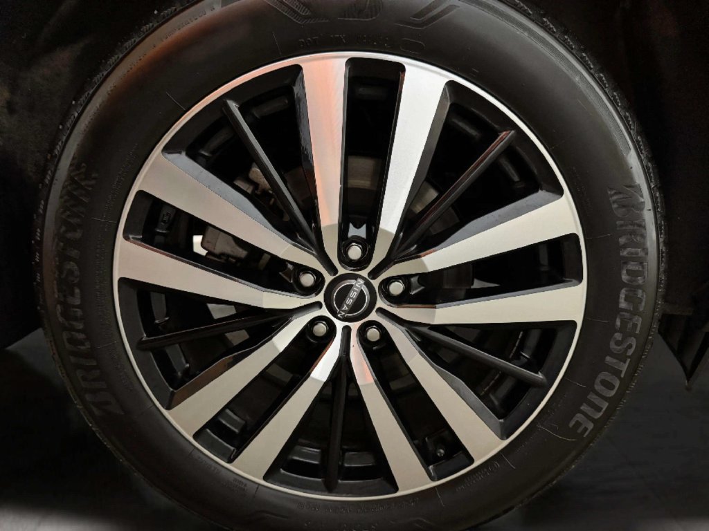 Used 2025 Nissan Pathfinder Platinum AWD/4WD image 32