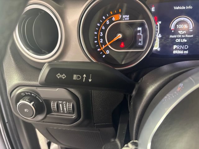 Used 2021 Jeep Wrangler Unlimited Sahara w/ LED Lighting Group AWD/4WD image 9