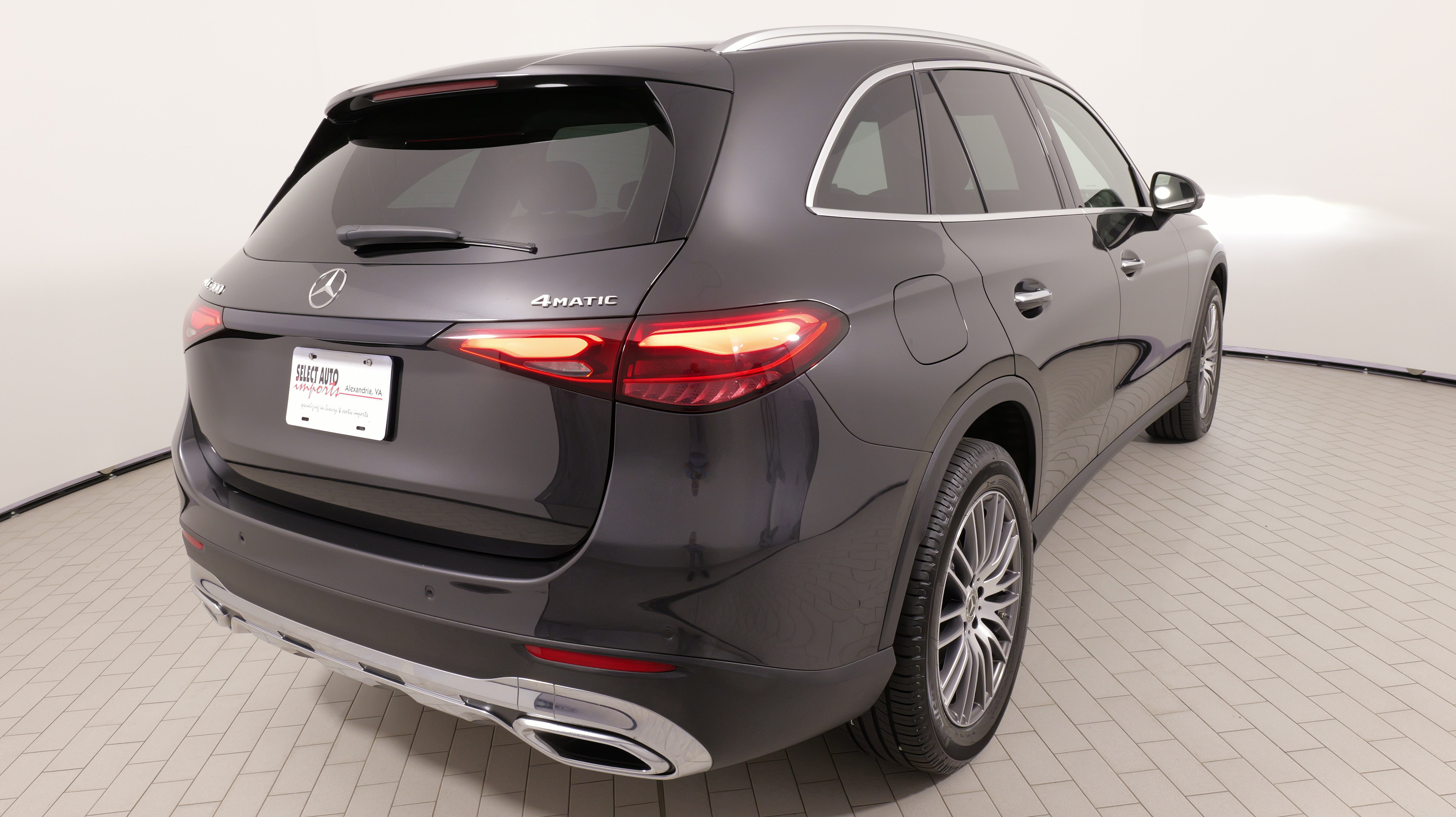 Used 2024 Mercedes-Benz GLC 300 4MATIC image 12
