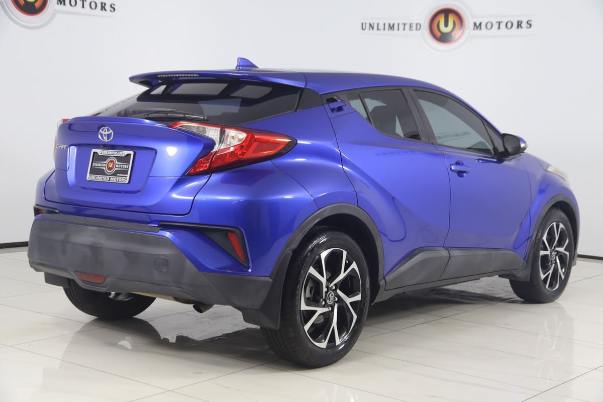 Used 2018 Toyota C-HR XLE FWD image 3