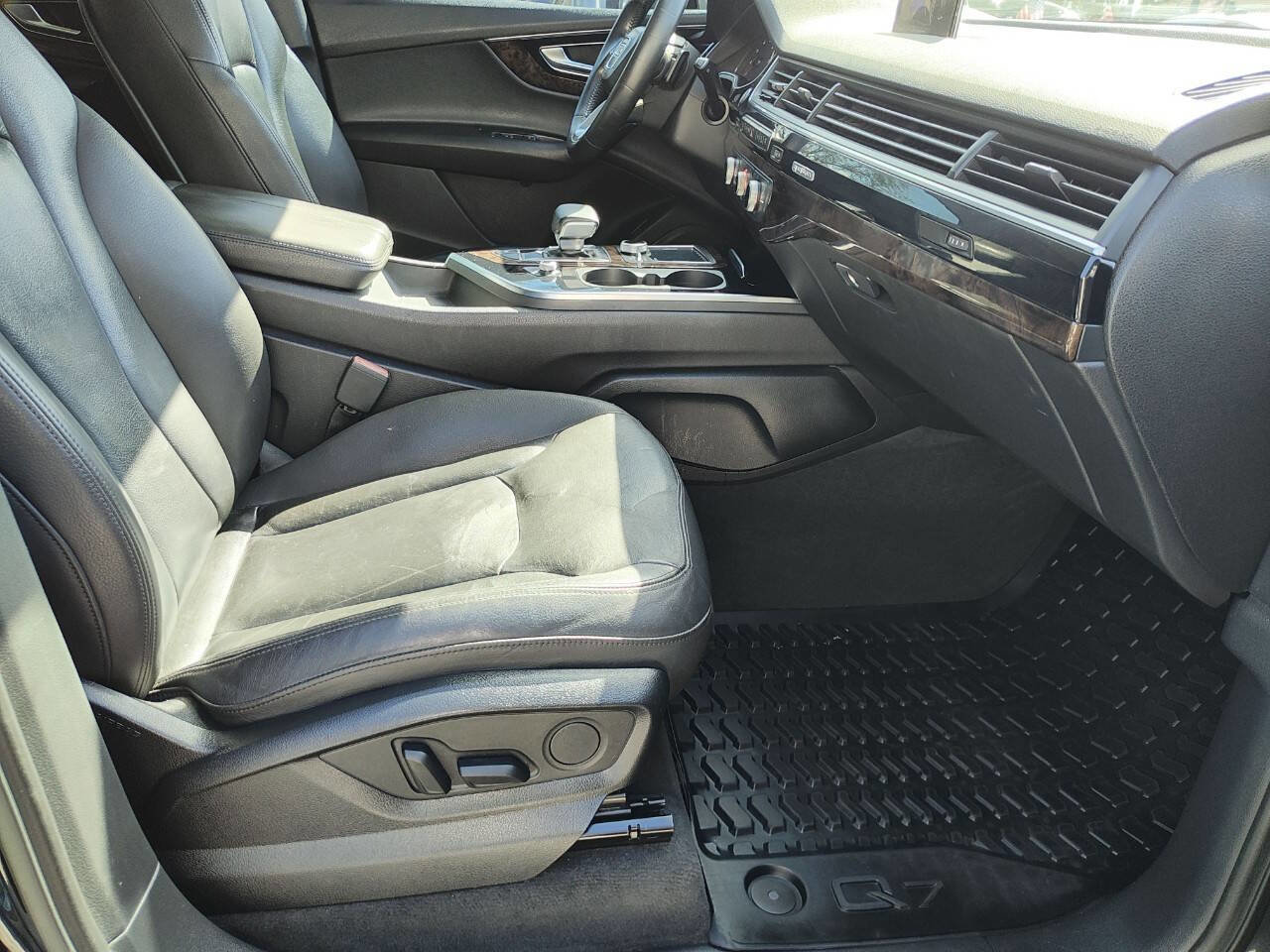 Used 2017 Audi Q7 3.0T Premium image 49