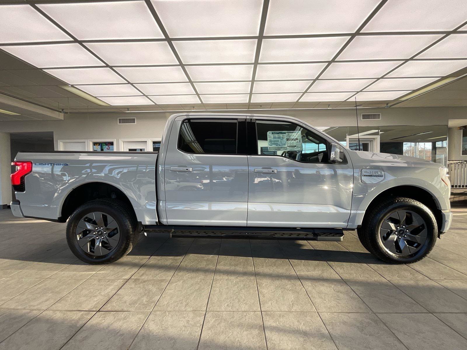 Used 2023 Ford F150 Lightning Lariat image 4