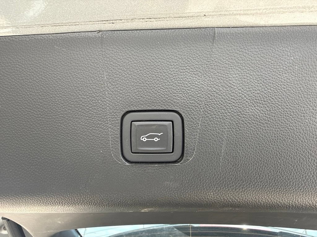 Used 2023 Chevrolet Traverse LT FWD image 13