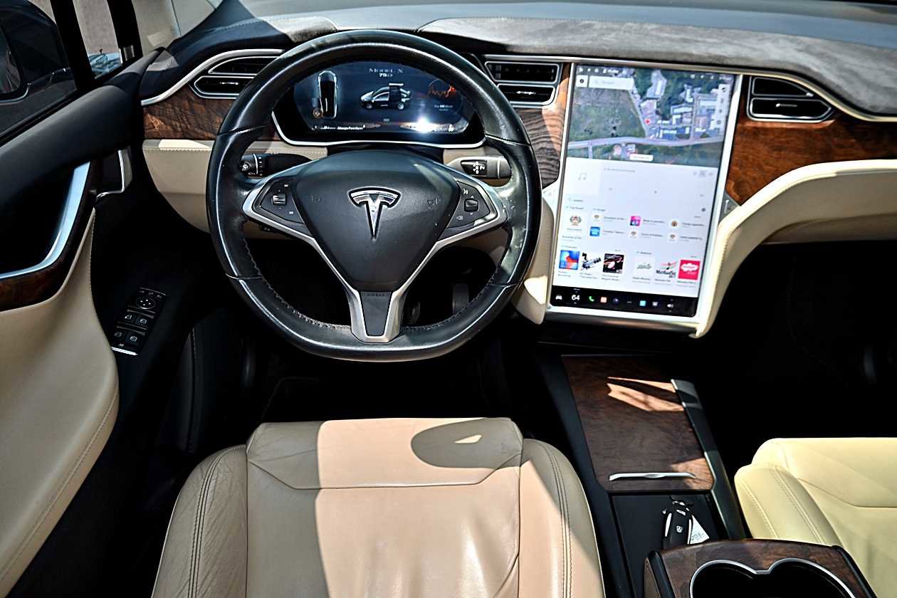 Used 2017 Tesla Model X 75D AWD/4WD image 14