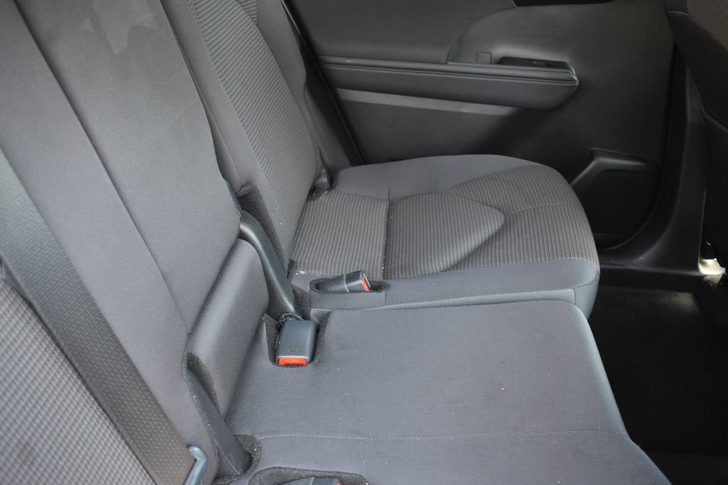 Used 2025 Toyota Highlander LE FWD image 27