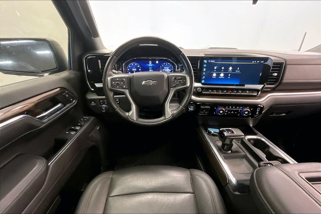 Used 2022 Chevrolet Silverado 1500 LT Trail Boss w/ LT Trail Boss Premium Package AWD/4WD image 4
