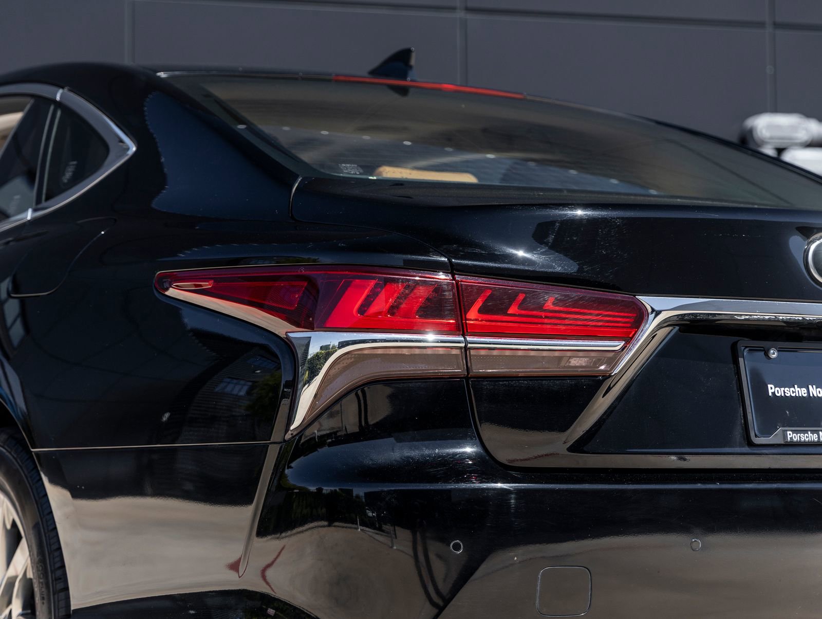 Used 2019 Lexus LS 500 w/ Accessory Package (Z2) image 12