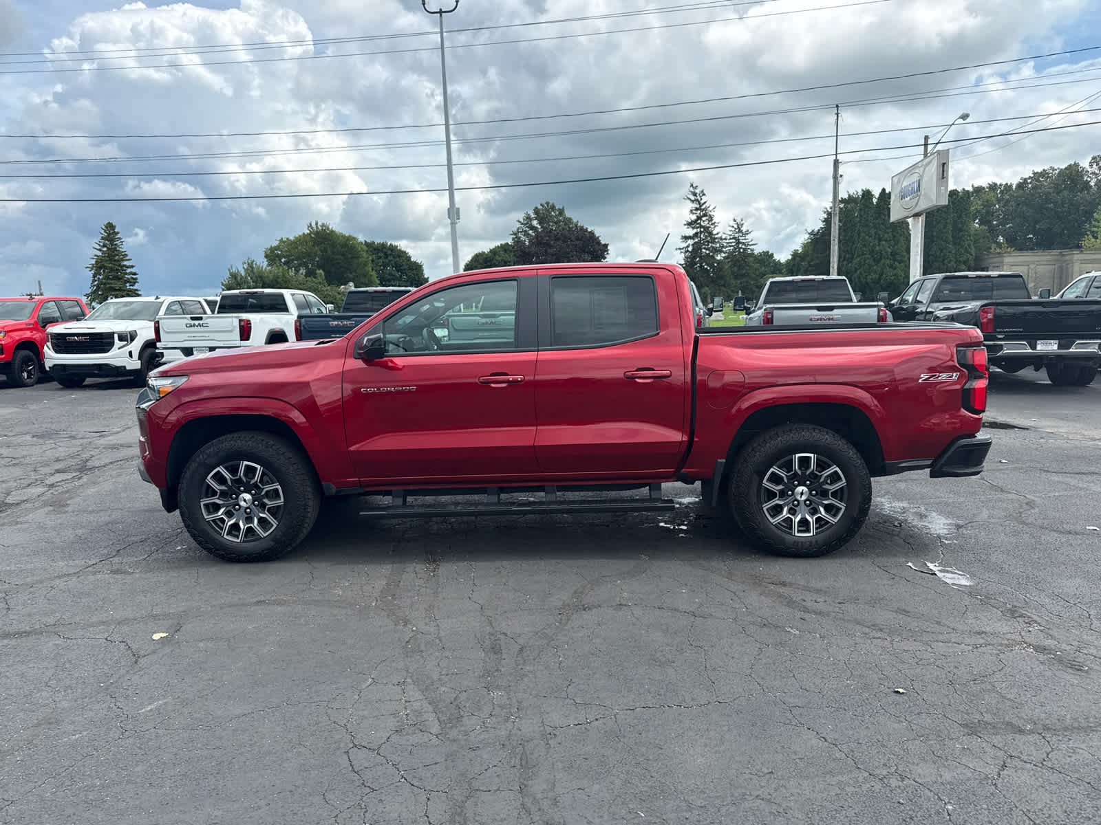 Certified 2025 Chevrolet Colorado Z71 w/ Technology Package AWD/4WD image 2