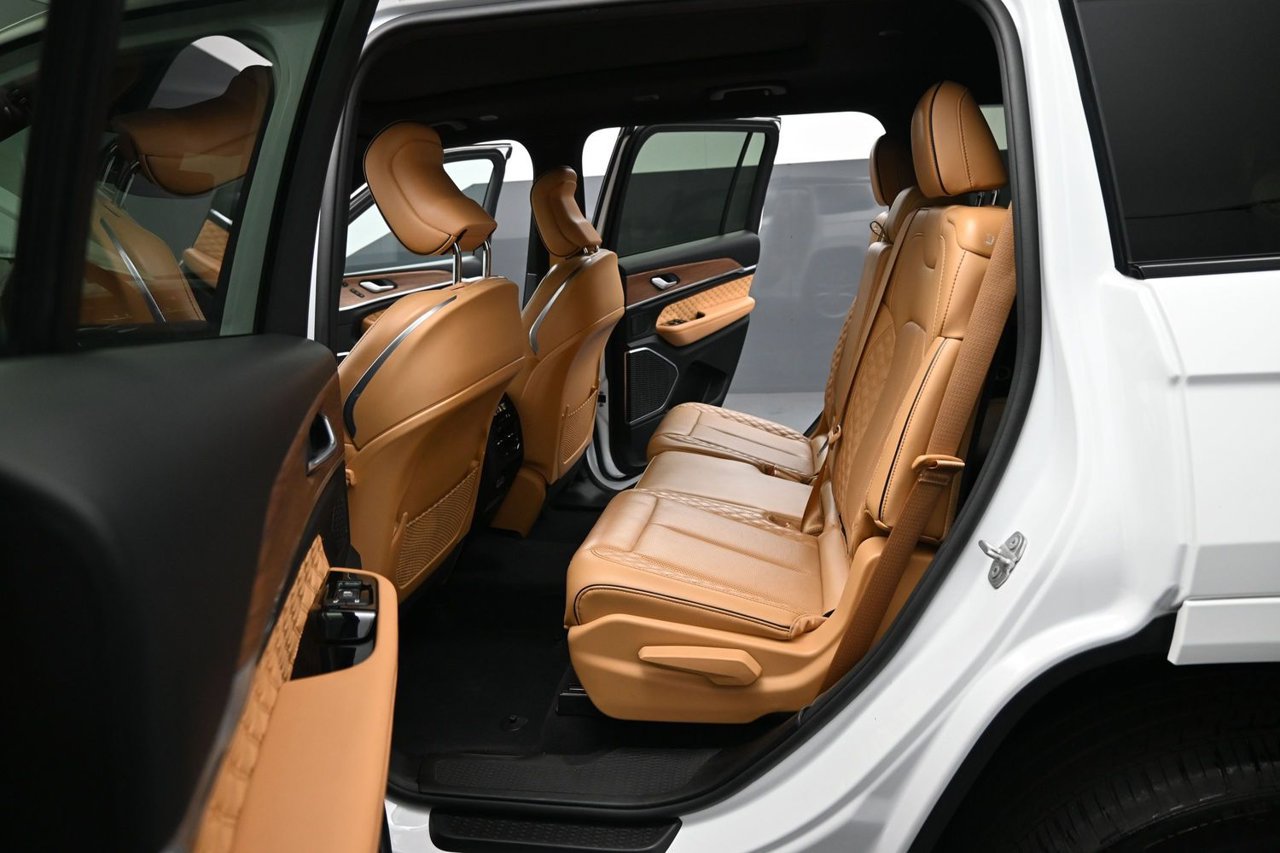 Used 2023 Jeep Grand Cherokee L Summit RWD image 13