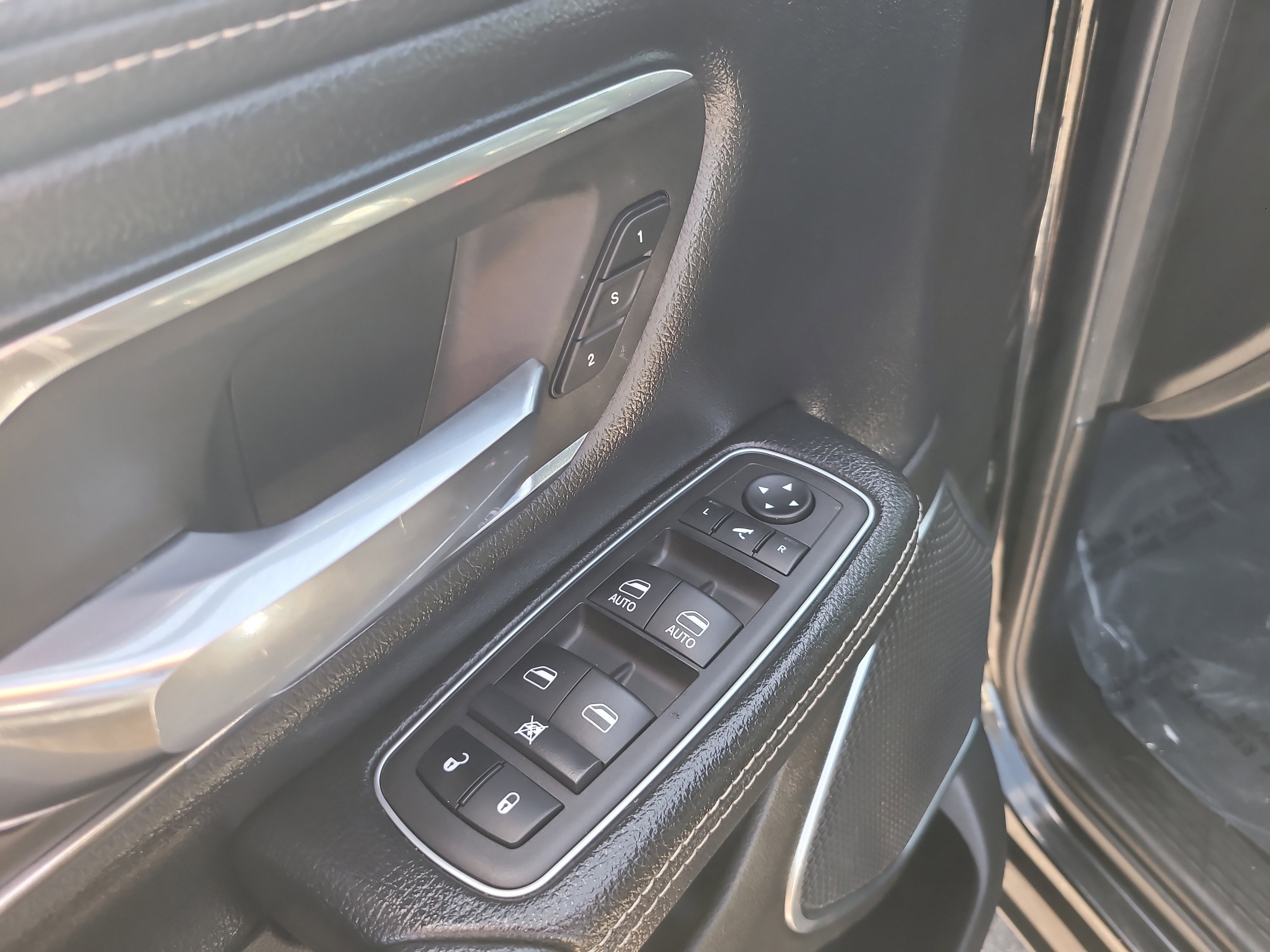 Used 2024 RAM 1500 Laramie image 16