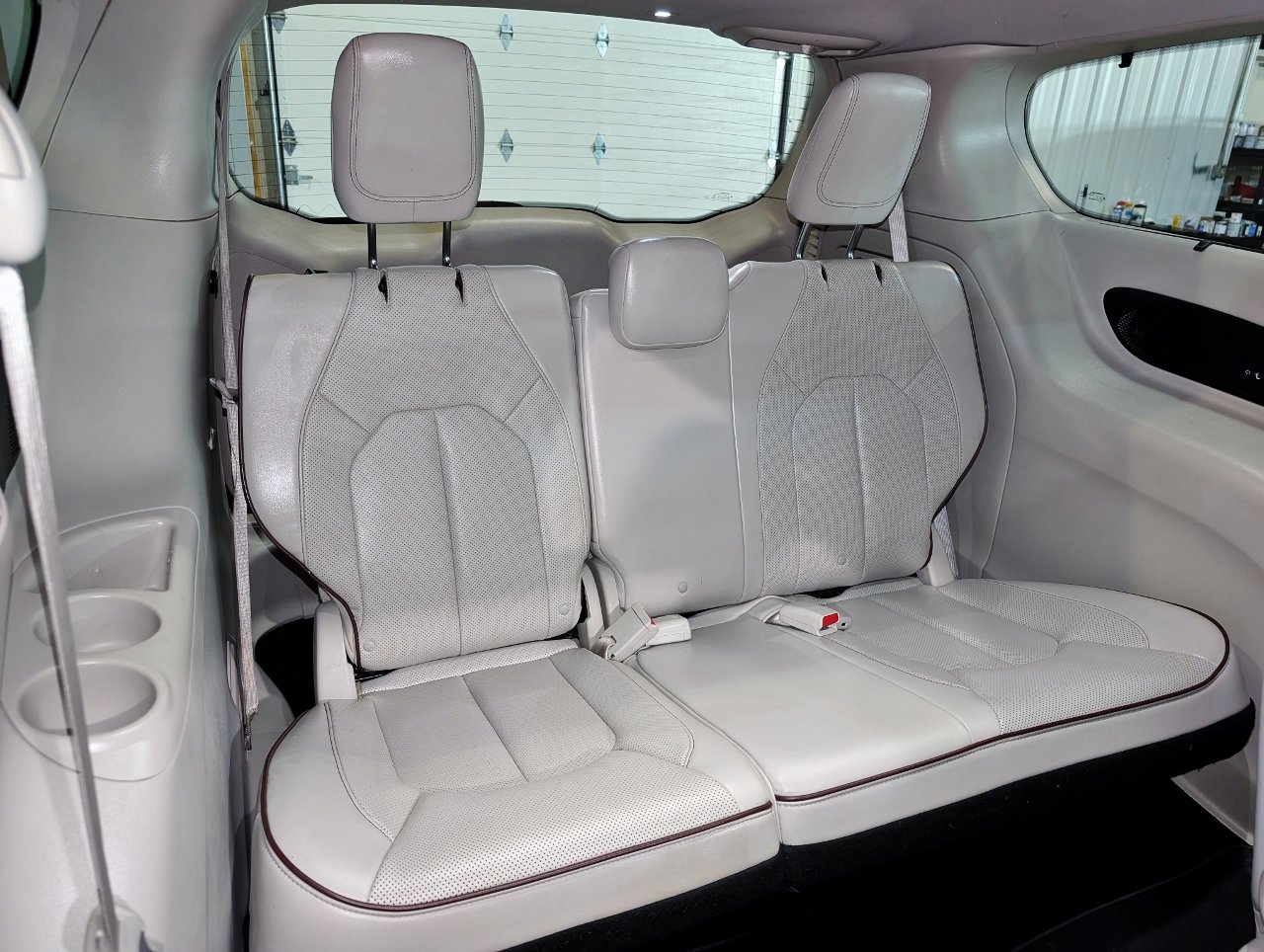 Used 2017 Chrysler Pacifica Limited image 37