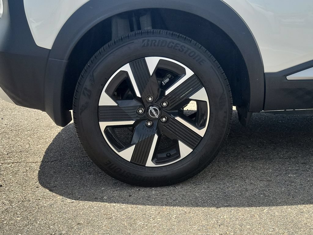 Used 2025 Nissan Kicks SV AWD/4WD image 8