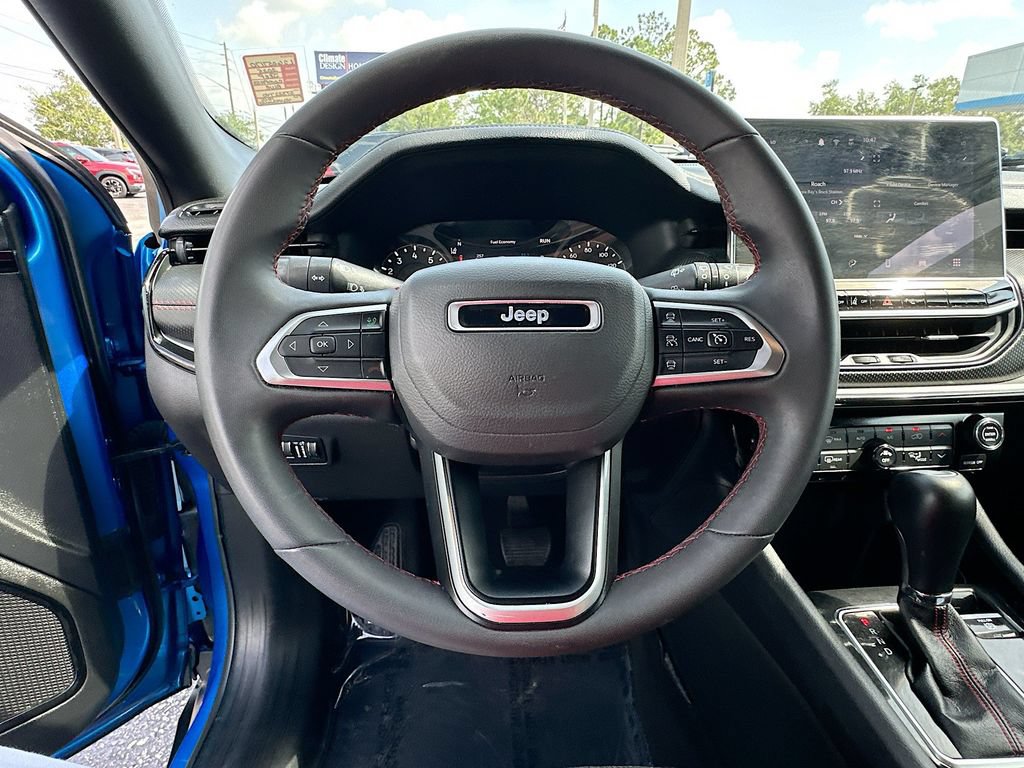 Used 2025 Jeep Compass Trailhawk AWD/4WD image 11