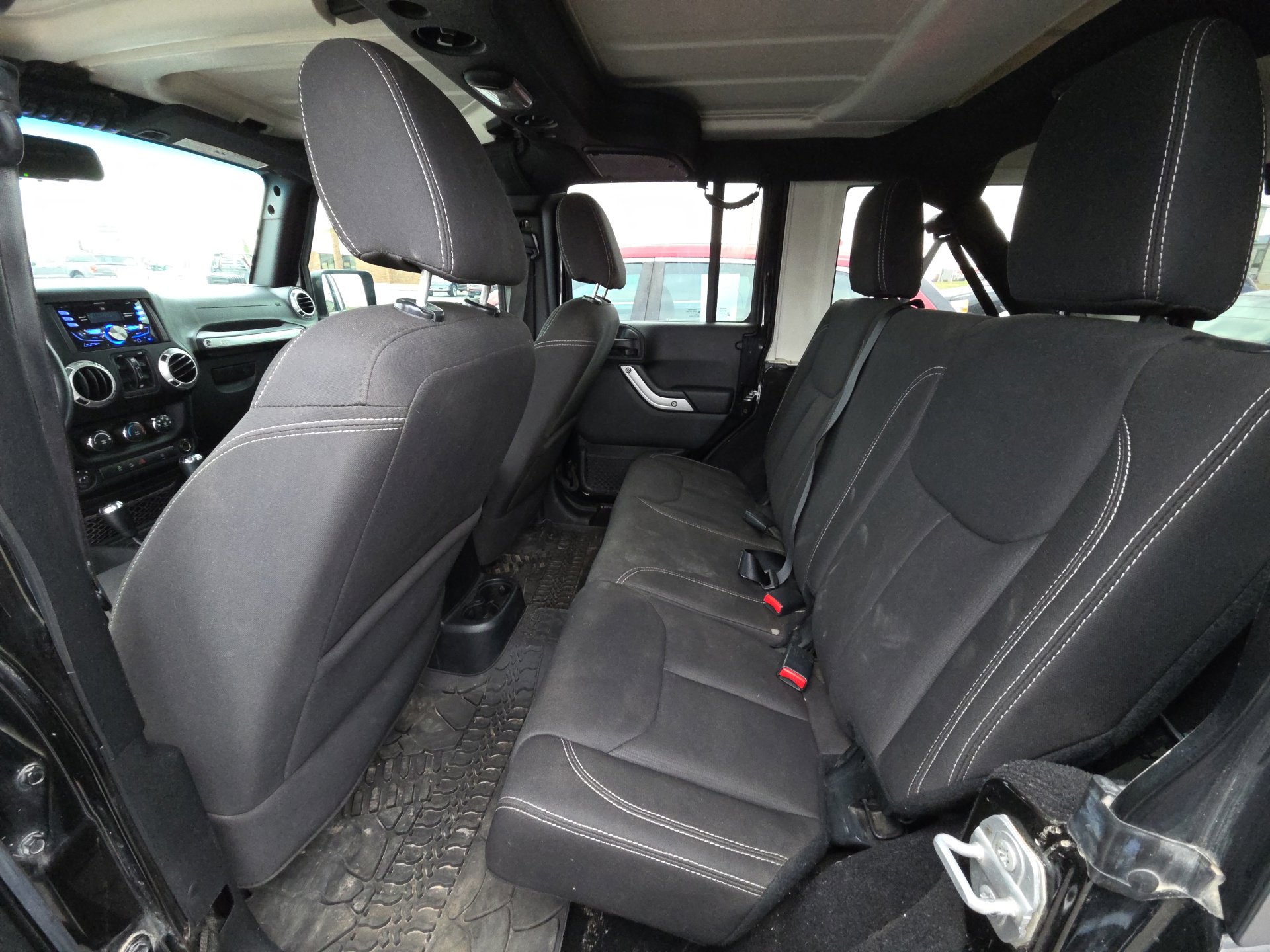 Used 2017 Jeep Wrangler Unlimited Rubicon w/ Max Tow Package image 13