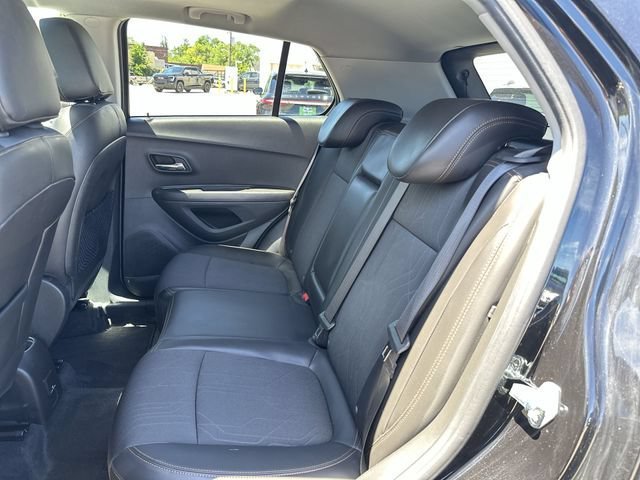 Used 2020 Chevrolet Trax LT w/ Sun & Sound Package FWD image 25