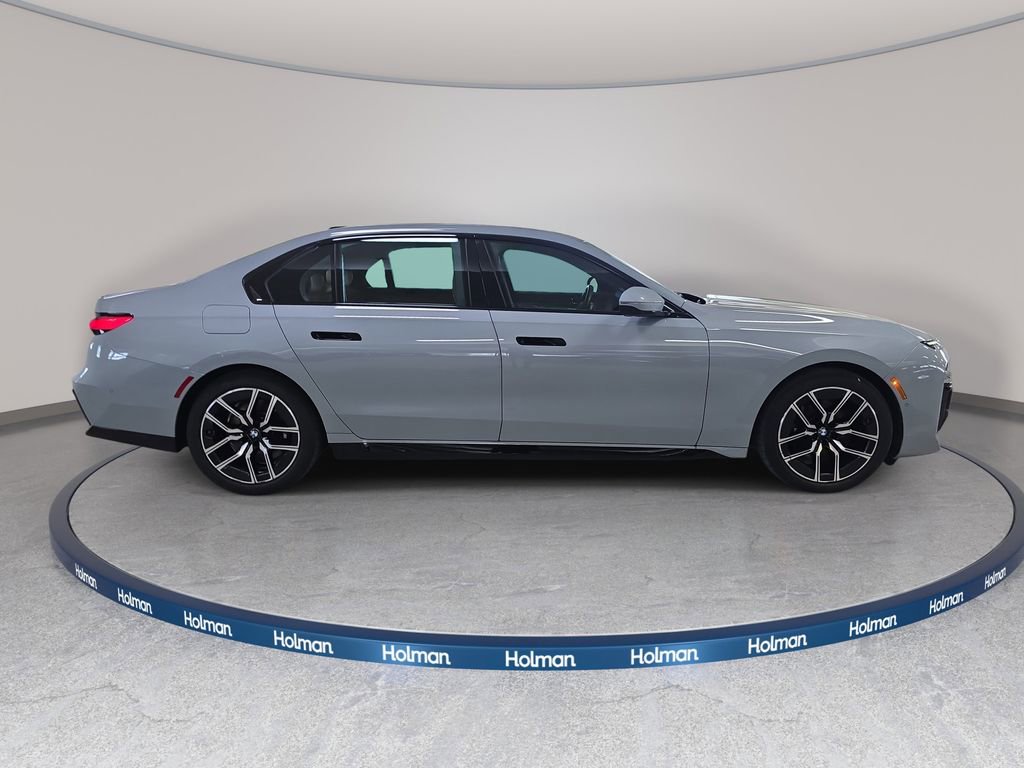 Used 2023 BMW 740i w/ Parking Assistance Package RWD image 6
