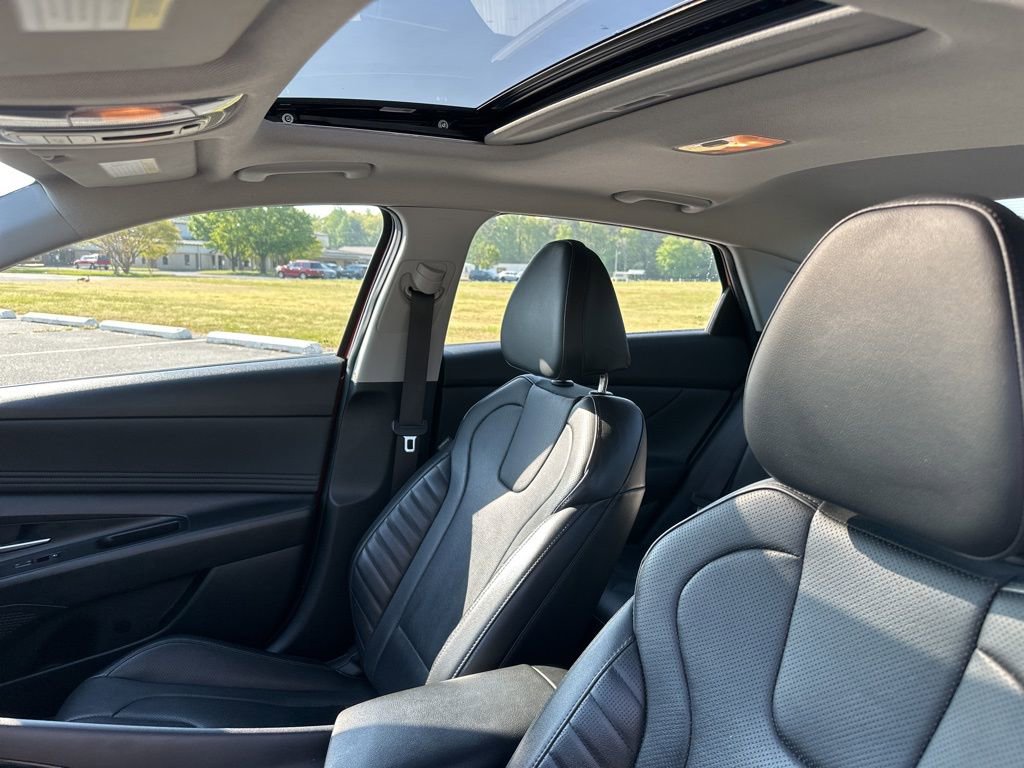 Used 2022 Hyundai Elantra Limited w/ Cargo Package FWD image 11