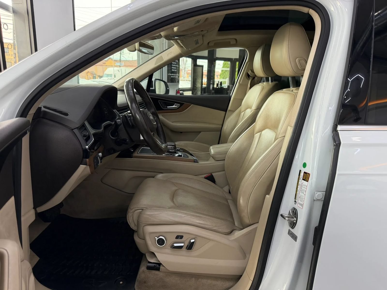 Used 2017 Audi Q7 3.0T Prestige AWD/4WD image 2