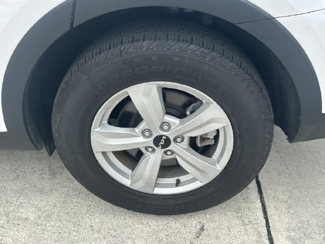 Certified 2025 Kia Sorento LX FWD image 14