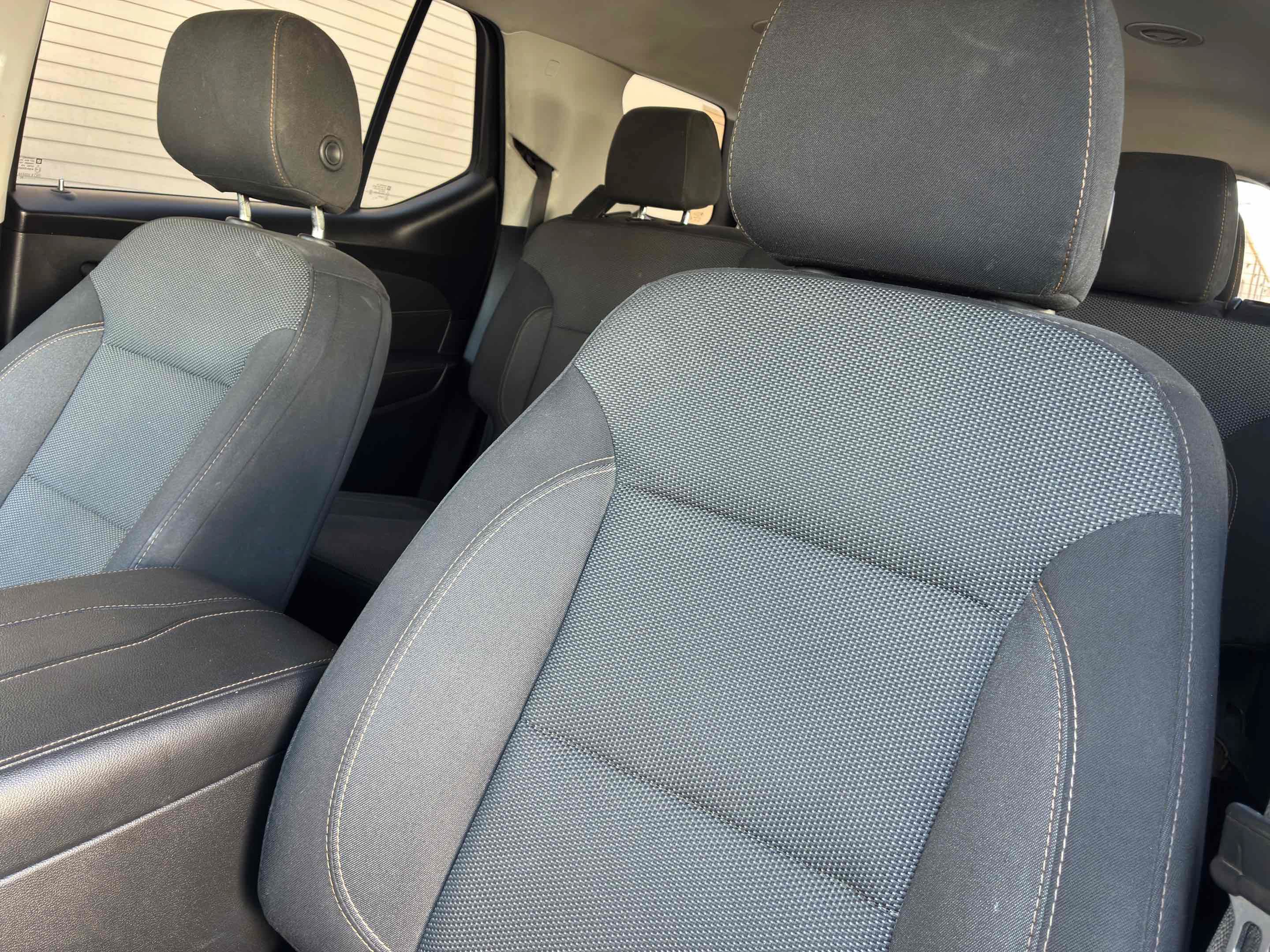 Used 2020 Chevrolet Traverse LT FWD image 35