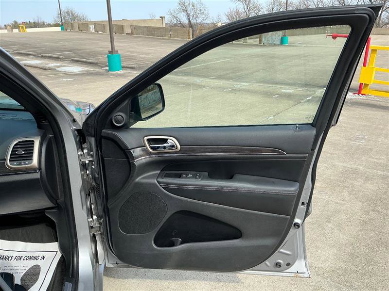 Used 2015 Jeep Grand Cherokee Overland image 32