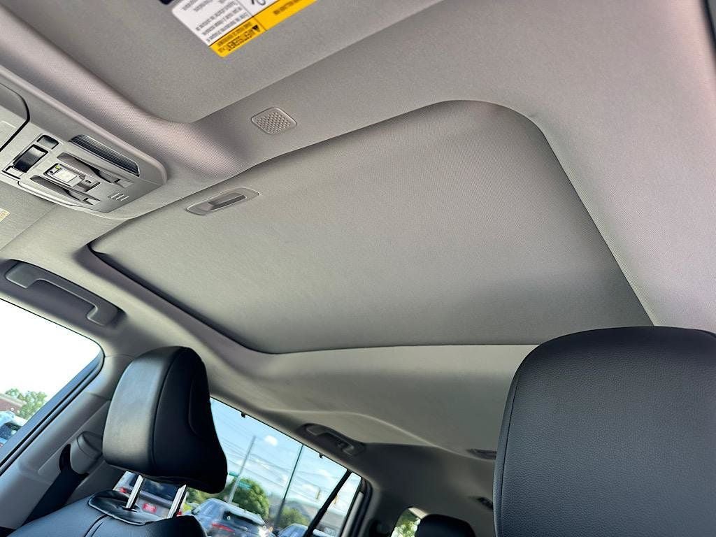 Certified 2020 Toyota Highlander XLE AWD/4WD image 15