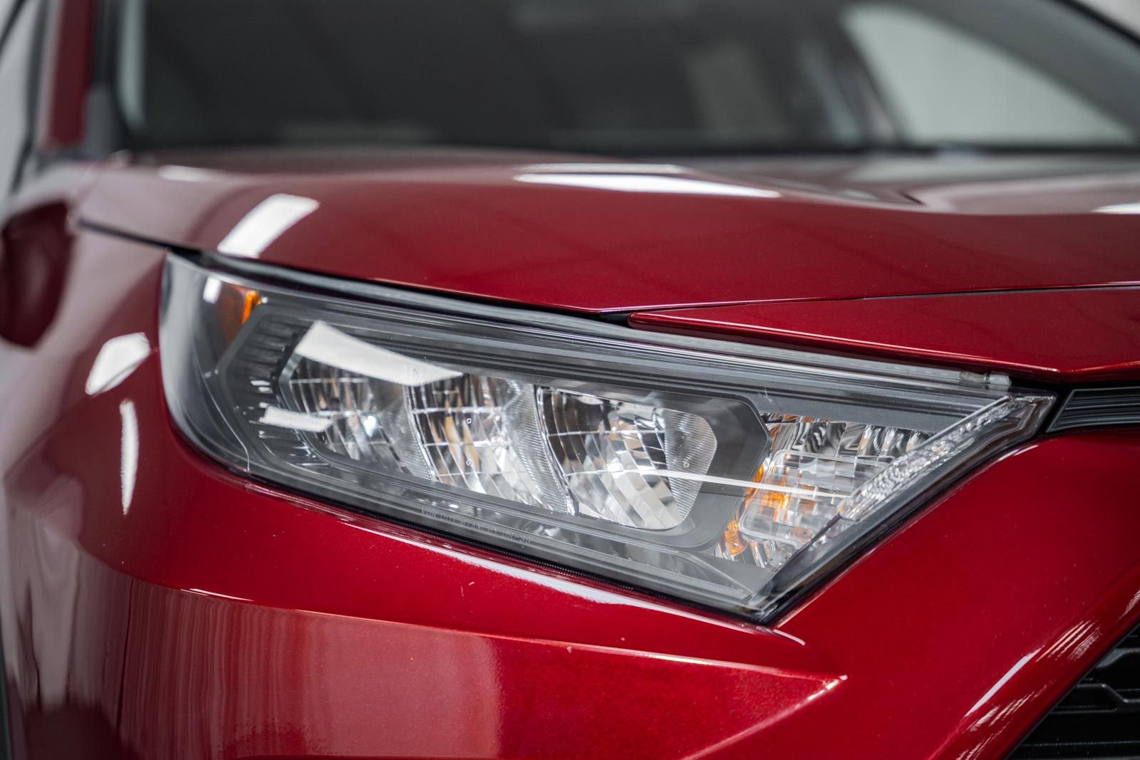 Used 2021 Toyota RAV4 LE image 9