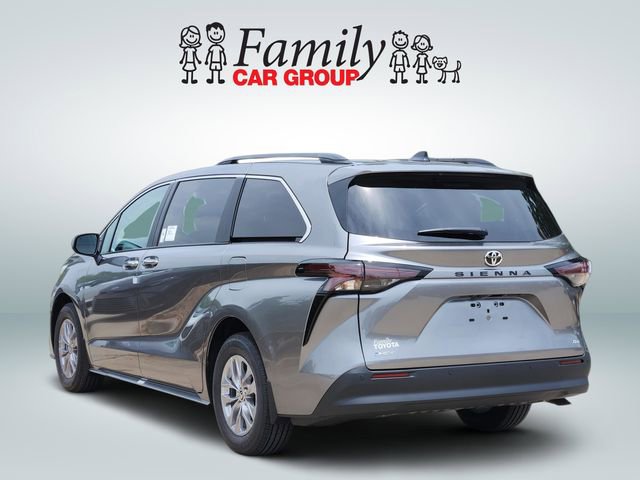 New 2026 Toyota Sienna XLE FWD image 3