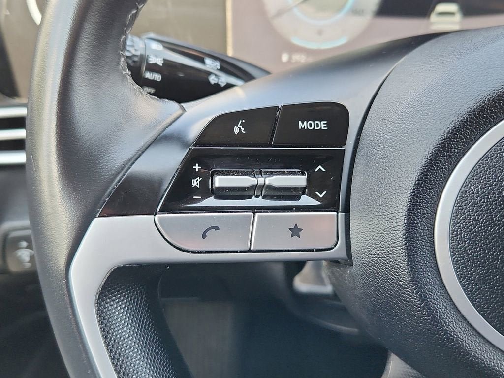Used 2025 Hyundai Elantra Limited FWD image 25