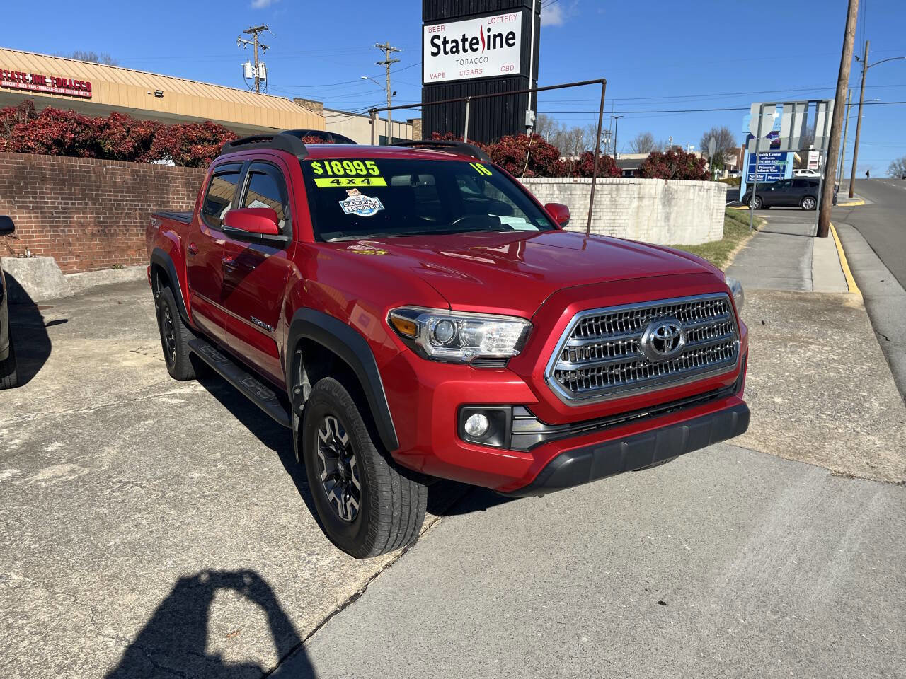 Used 2016 Toyota Tacoma TRD Off-Road image 3