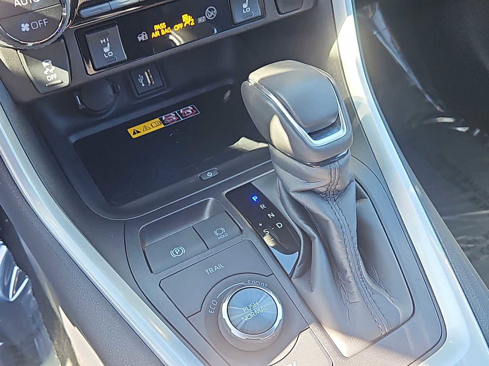 Used 2025 Toyota RAV4 XSE w/ Advanced Technology Package image 30